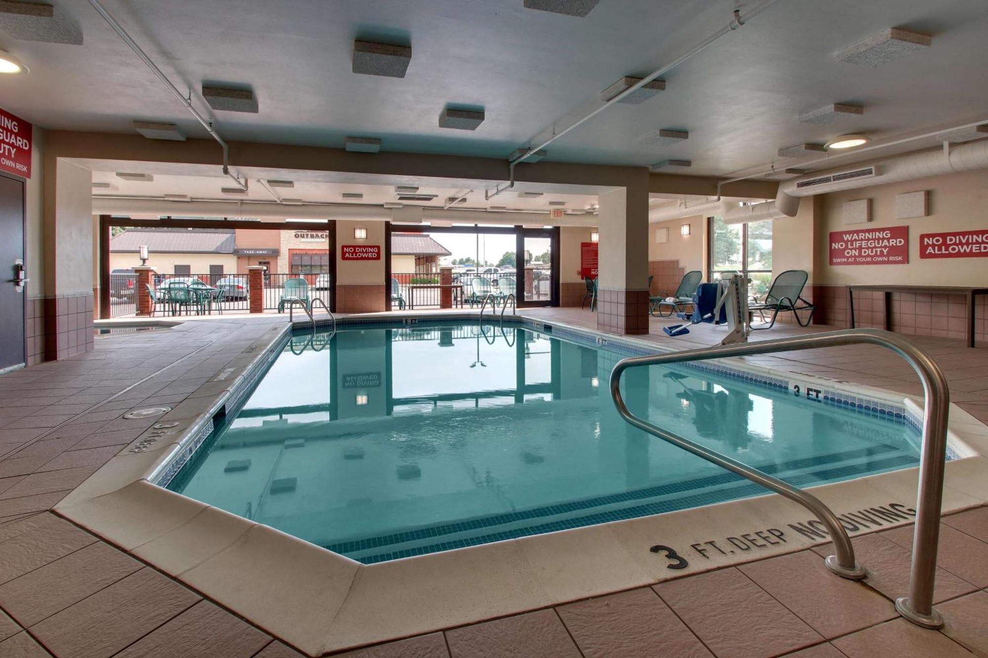 Drury Inn & Suites بولينغ غرين المظهر الخارجي الصورة