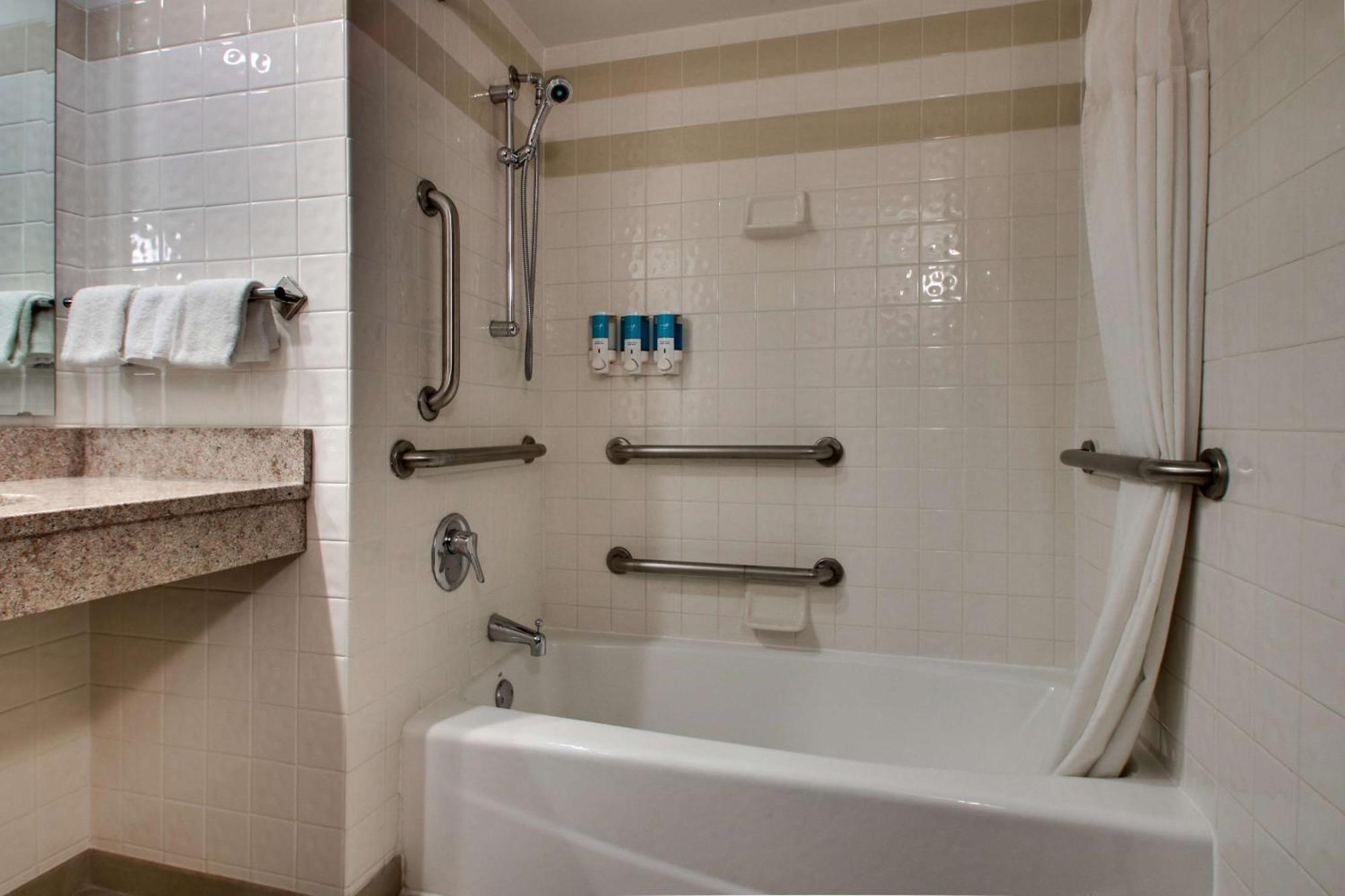 Drury Inn & Suites بولينغ غرين المظهر الخارجي الصورة