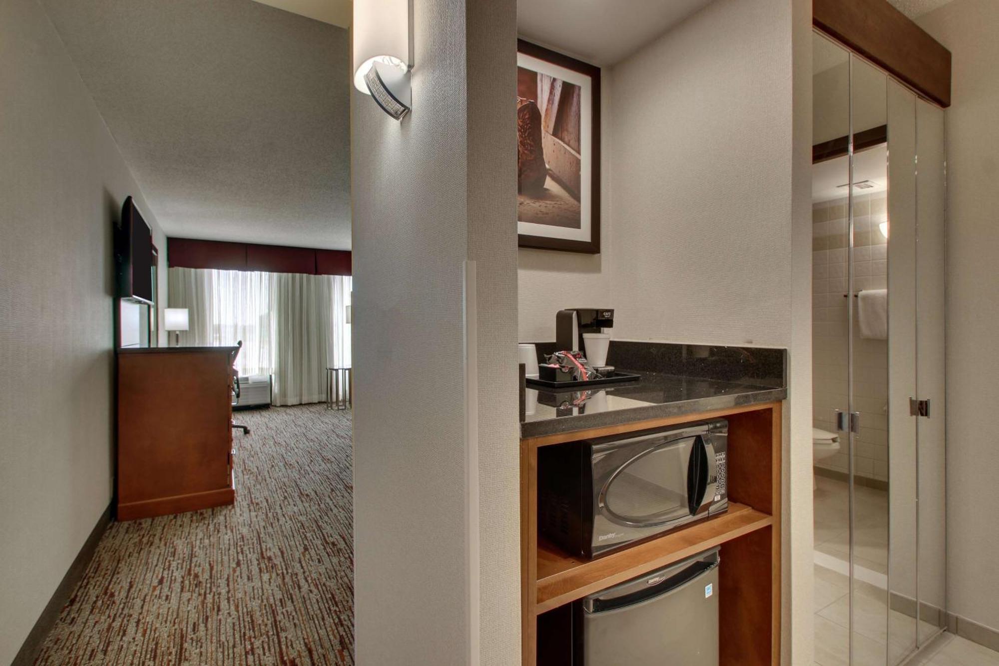 Drury Inn & Suites بولينغ غرين المظهر الخارجي الصورة