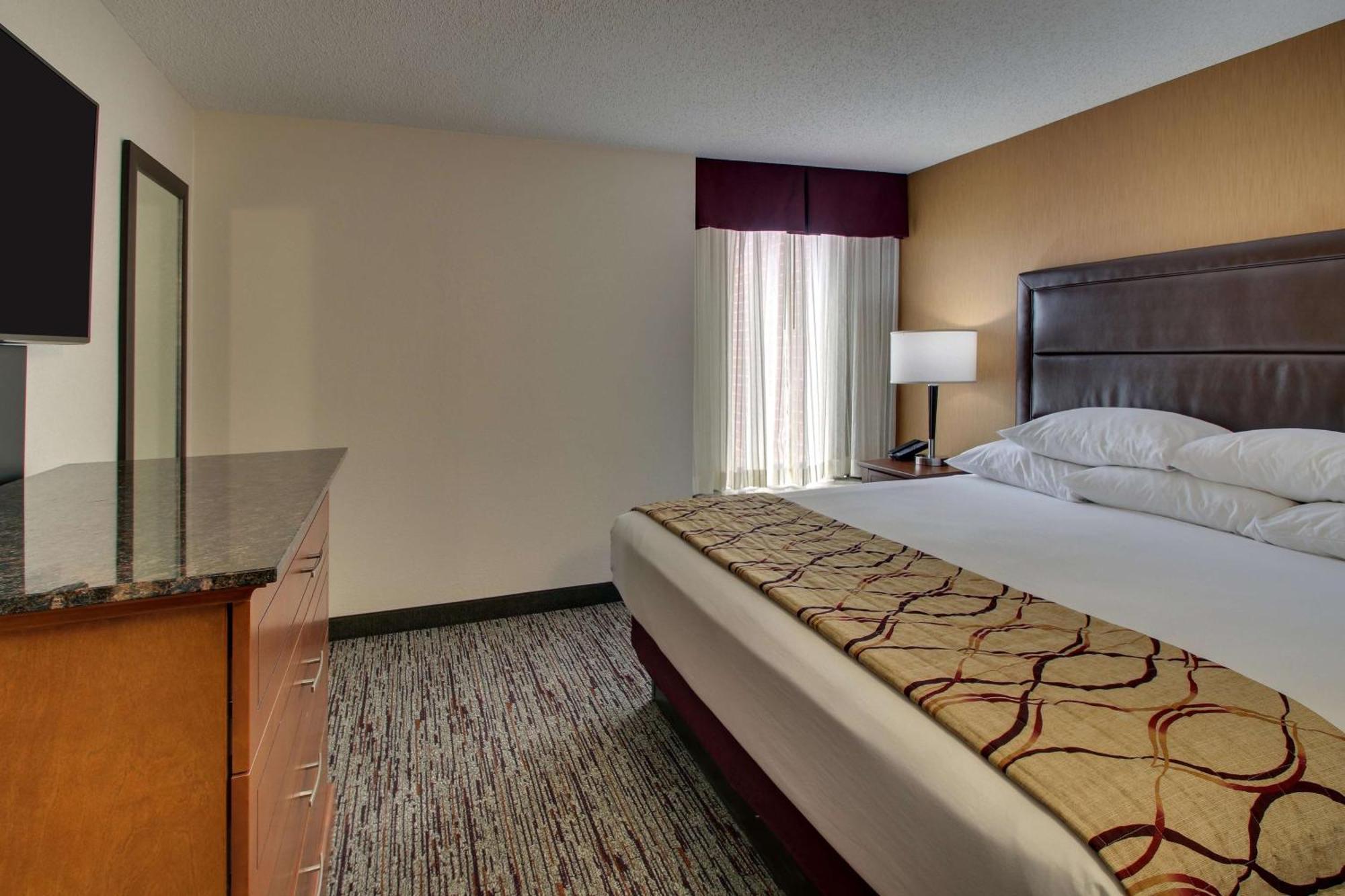 Drury Inn & Suites بولينغ غرين المظهر الخارجي الصورة