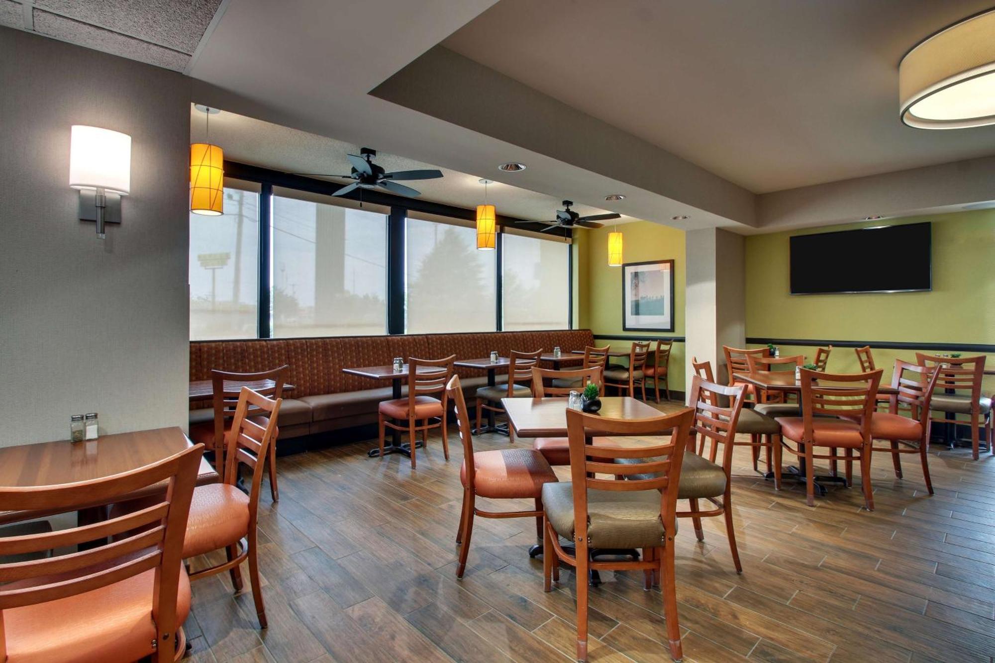 Drury Inn & Suites بولينغ غرين المظهر الخارجي الصورة