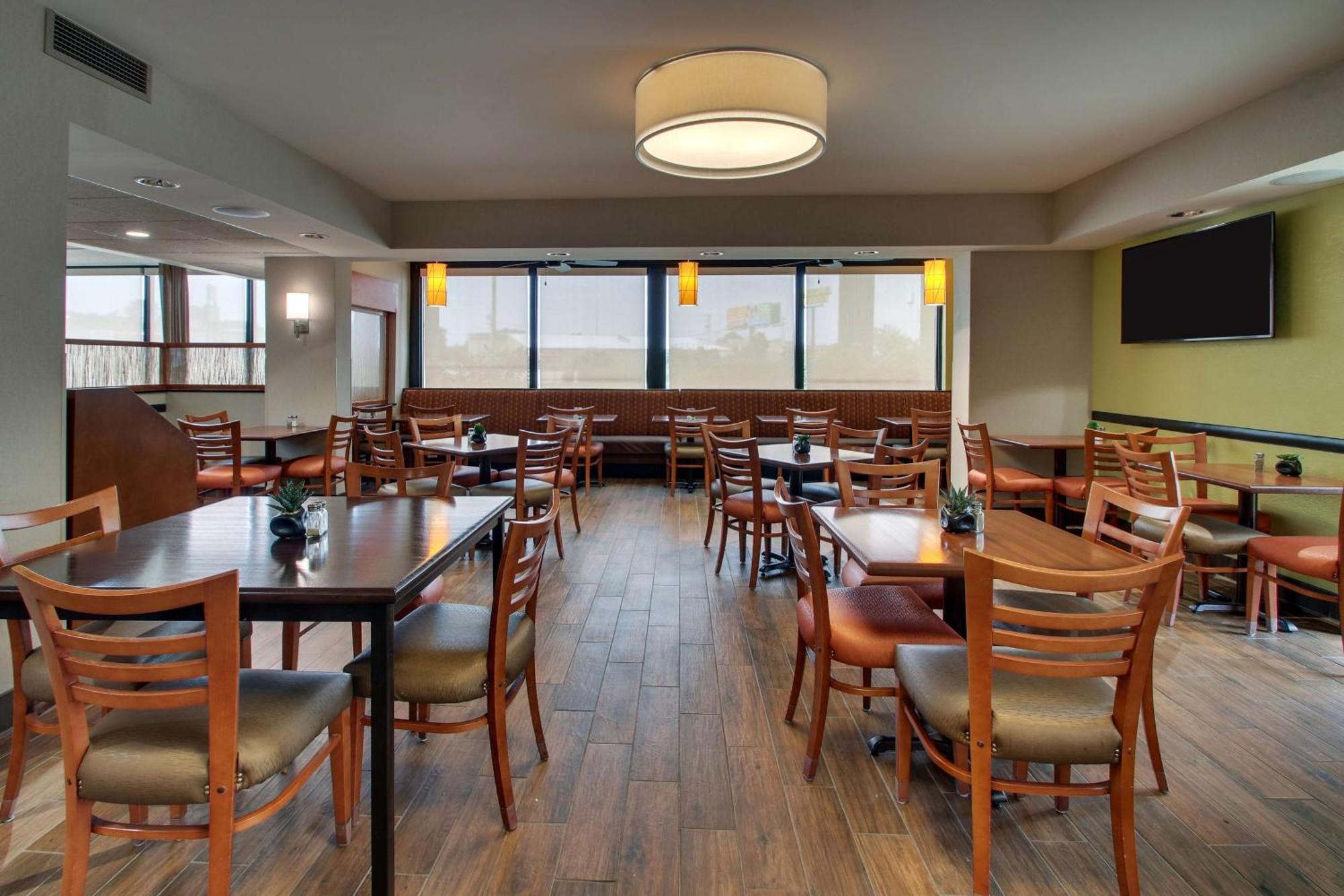 Drury Inn & Suites بولينغ غرين المظهر الخارجي الصورة