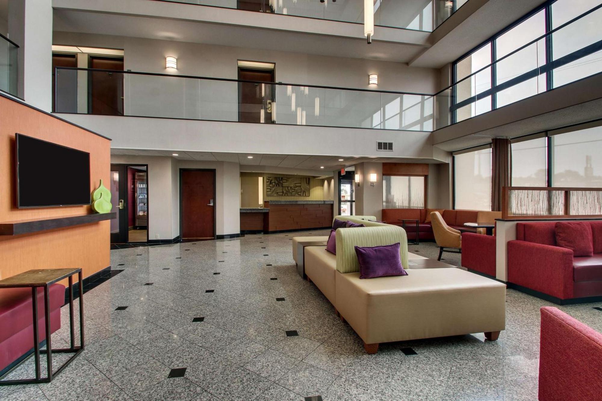 Drury Inn & Suites بولينغ غرين المظهر الخارجي الصورة