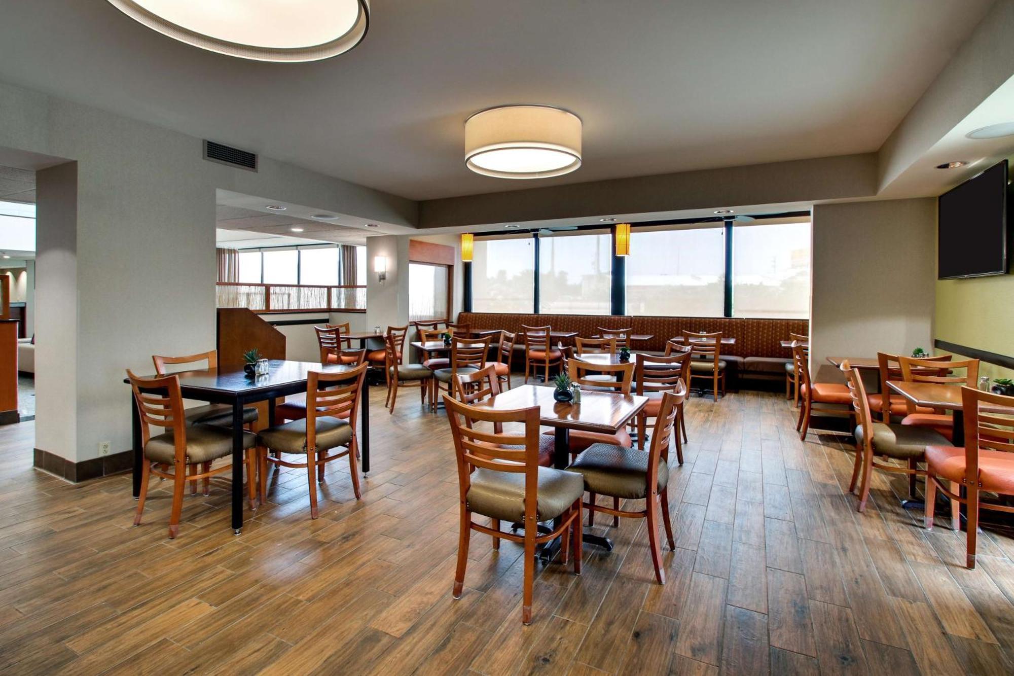 Drury Inn & Suites بولينغ غرين المظهر الخارجي الصورة
