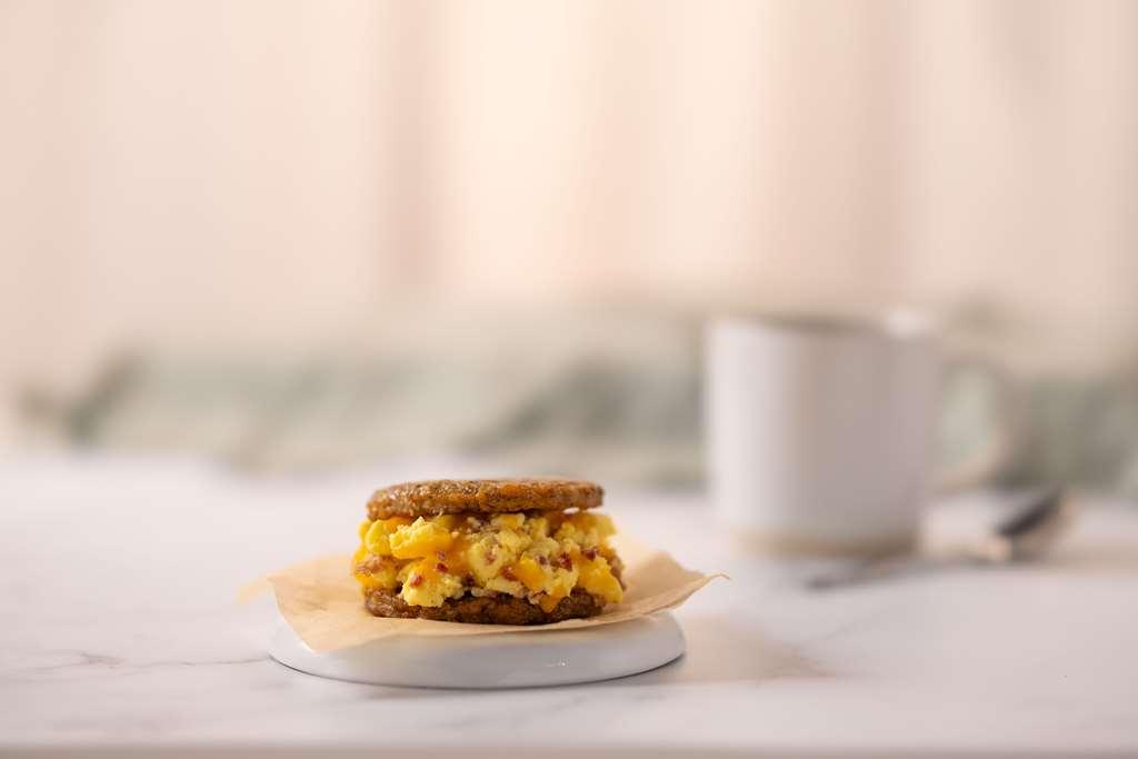 Drury Inn & Suites بولينغ غرين المطعم الصورة