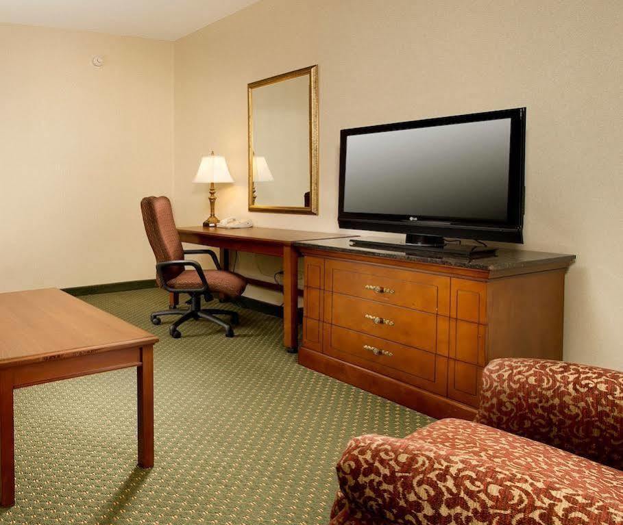 Drury Inn & Suites بولينغ غرين المظهر الخارجي الصورة